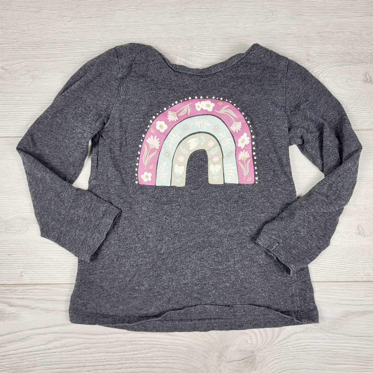 PBQ1 - George grey top with rainbow. Approx 2/3T