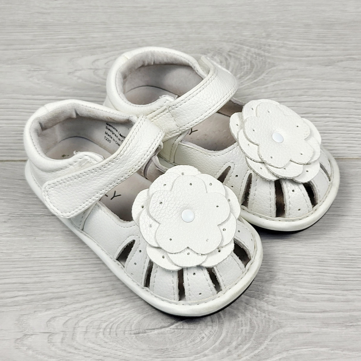 PBQ1 - Jack and Lily white leather shoes with flower. Size 24 to 30 months