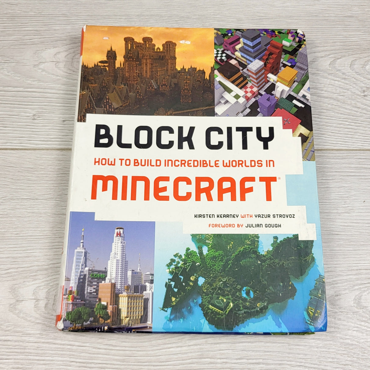 OAG22 - Block City: How to Build Incredible Worlds in Minecraft. Soft cover book