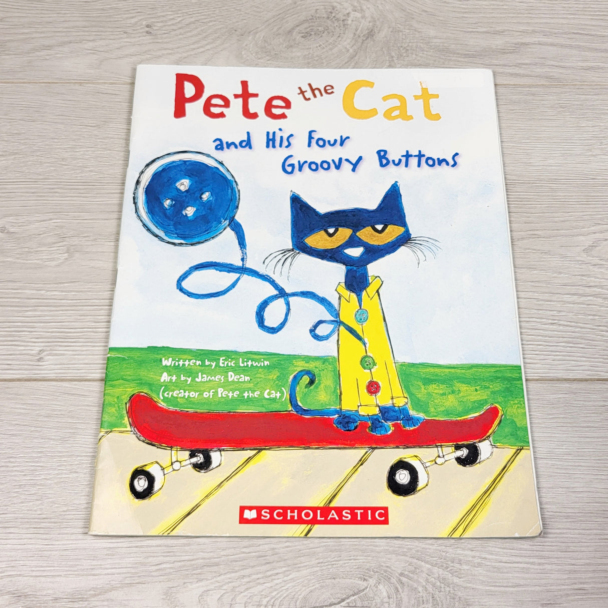 OAG22 - Pete the Cat and His Four Groovy Buttons. Soft cover book
