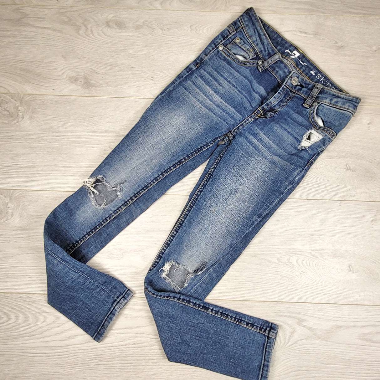 BNG2 - 7 For All Mankind distressed skinny jeans. Size 8