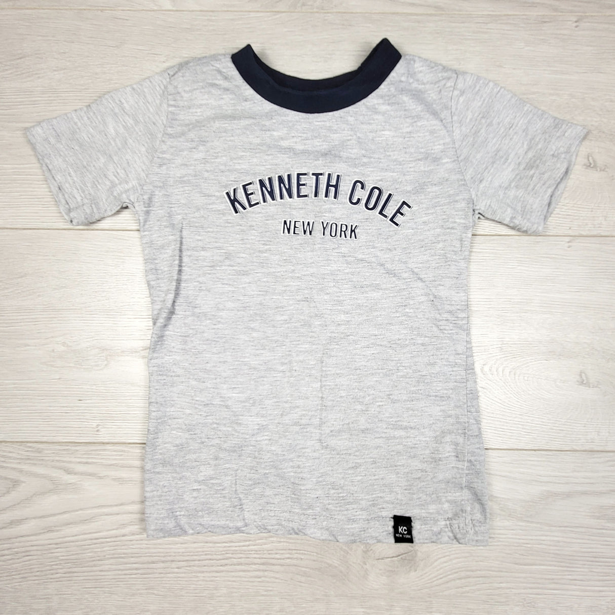 KDEL3 - Kenneth Cole grey t-shirt. Size 4T