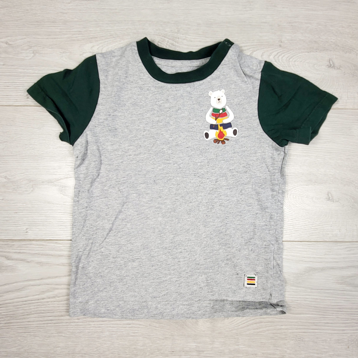 KDEL3 - HBC Stripes grey and green t-shirt with bear. Size 18-24 months