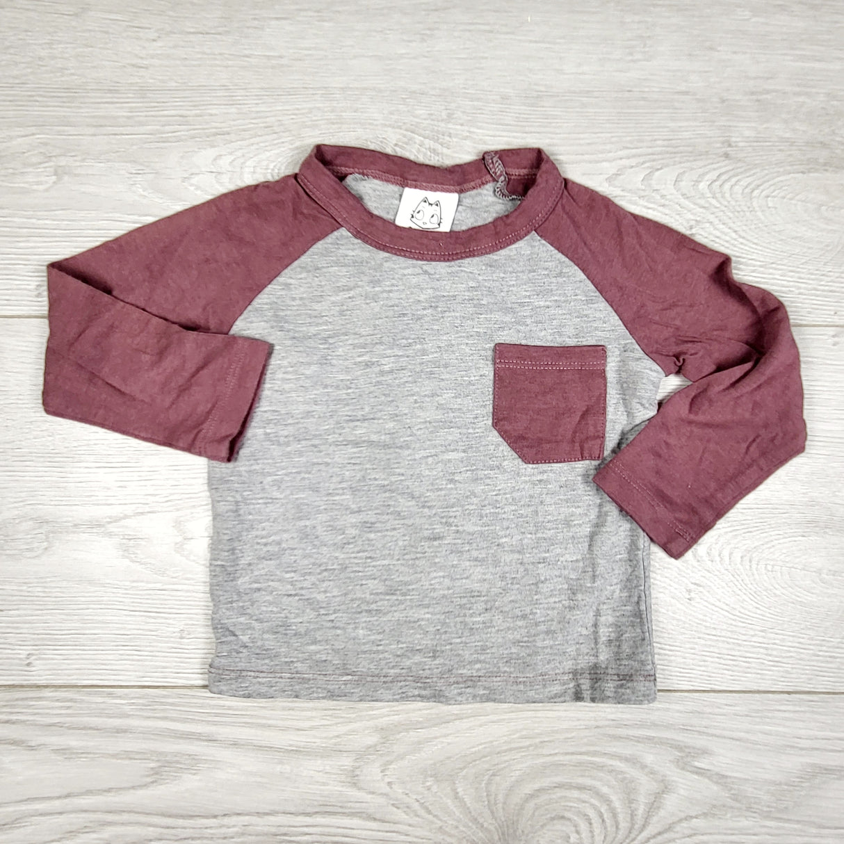 KDEL3 - Nusnus grey and mauve bamboo pocket tee. Size 3-6 months 🍁