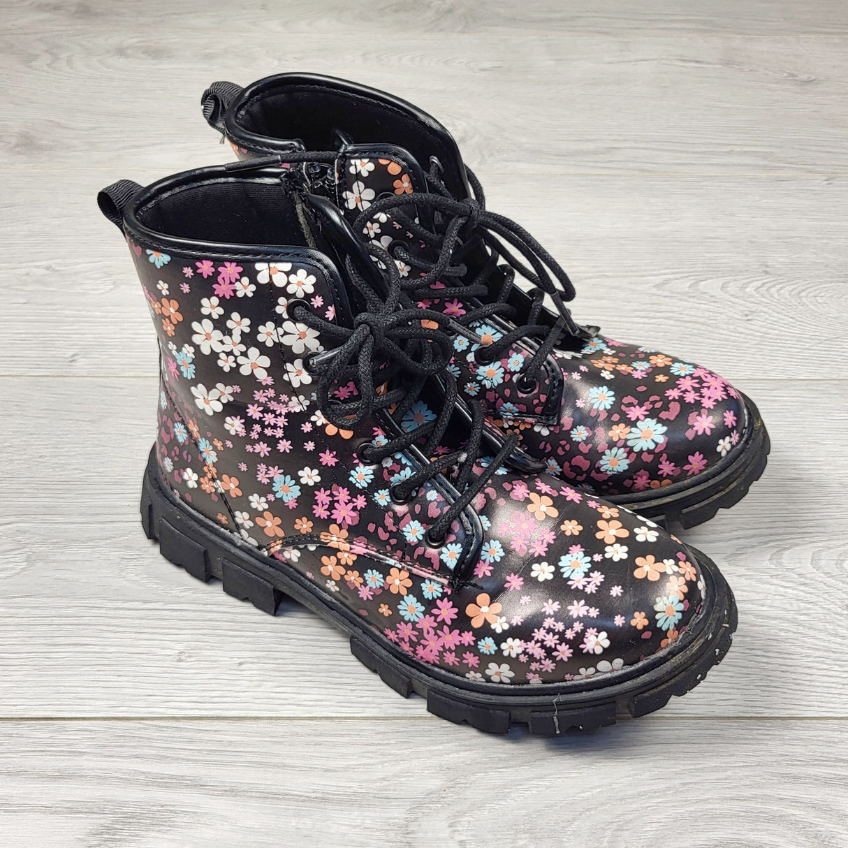 GFST1 - Justice floral print combat boots. Youth size 2