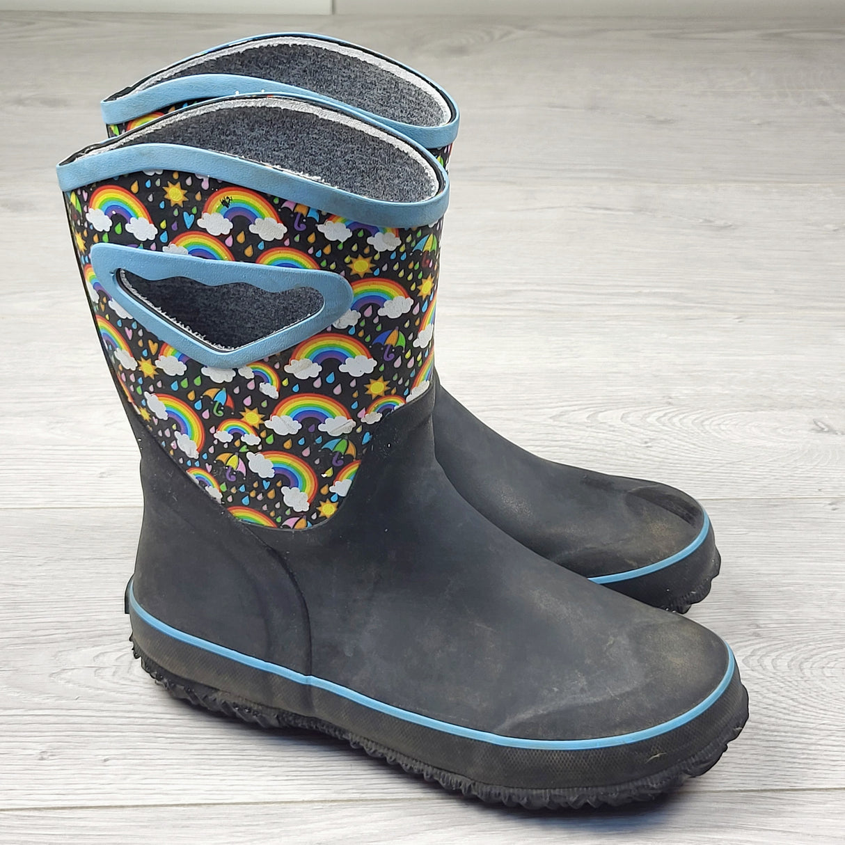 GFST1 - MCK rainbow rain boots. Youth size 3