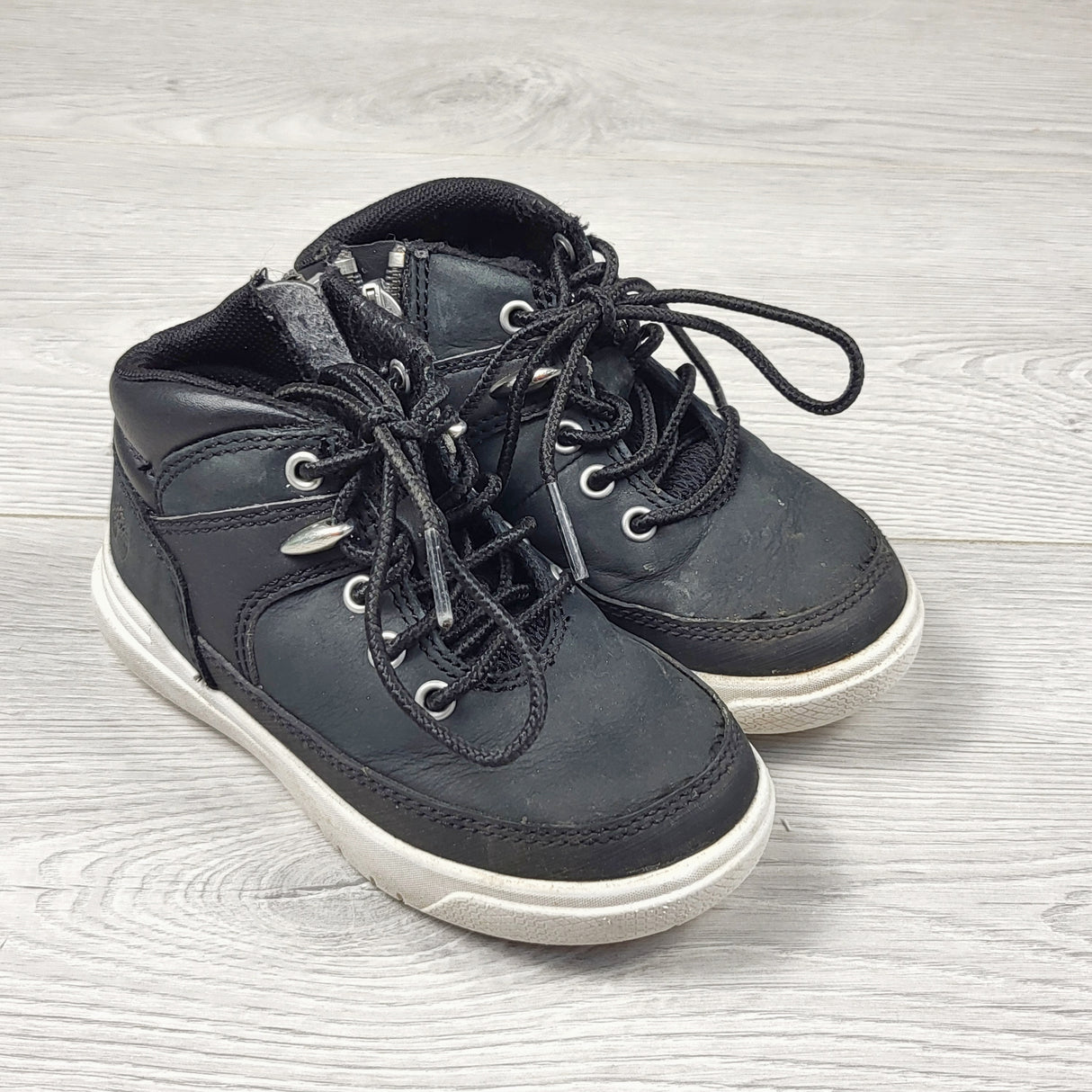 GFST1 - Timberland Seneca Baby hiking shoes. Size 7.5