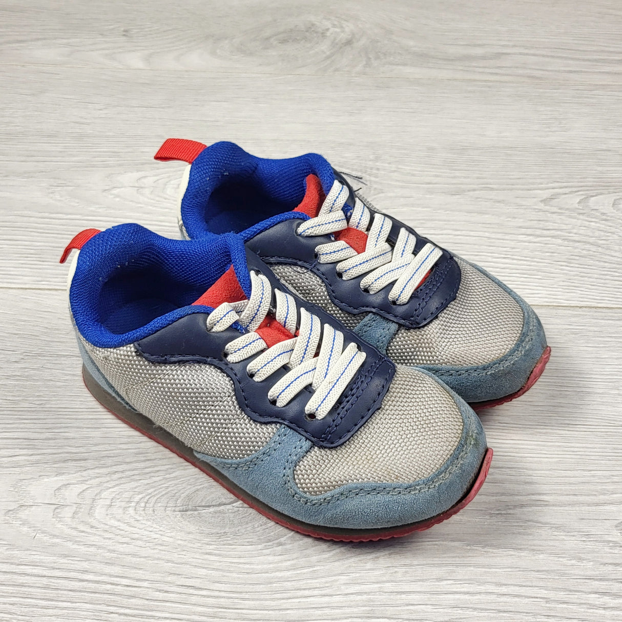GFST1 - Gap retro look colour block sneakers. Size 8