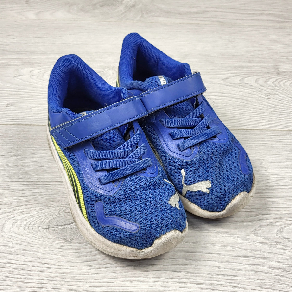 GFST1 - Puma blue running shoes. Size 8