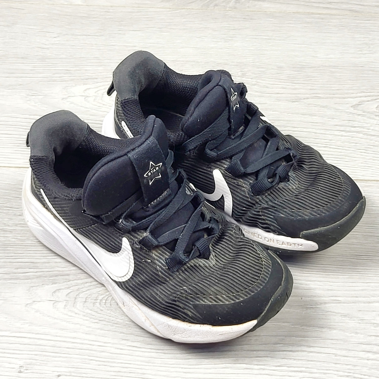 TSAM1 - Nike black running shoes. Size 10