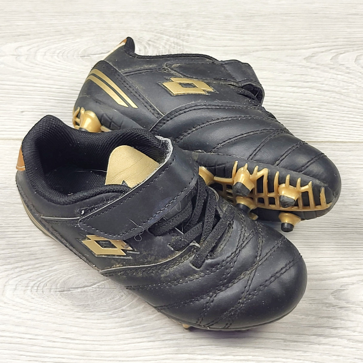 TSAM1 - Lotto soccer cleats. Size 10