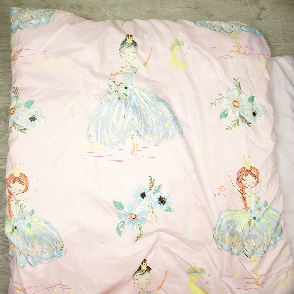 GFST2 - Pale pink twin sized ballerina comforter. LOCAL pick up or delivery only
