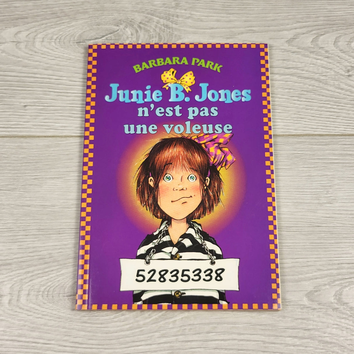 GFST2 - Junie B. Jones n'est pas une voleuse. Soft cover French language chapter book