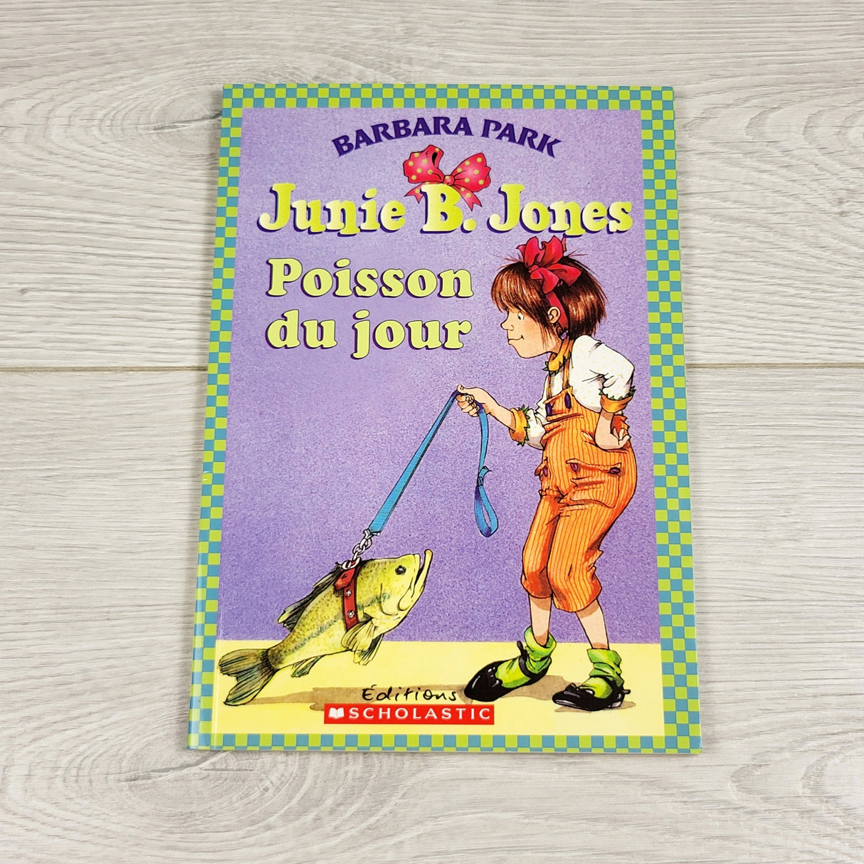 GFST2 - June B. Jones Poisson du jour. Soft cover French language chapter book