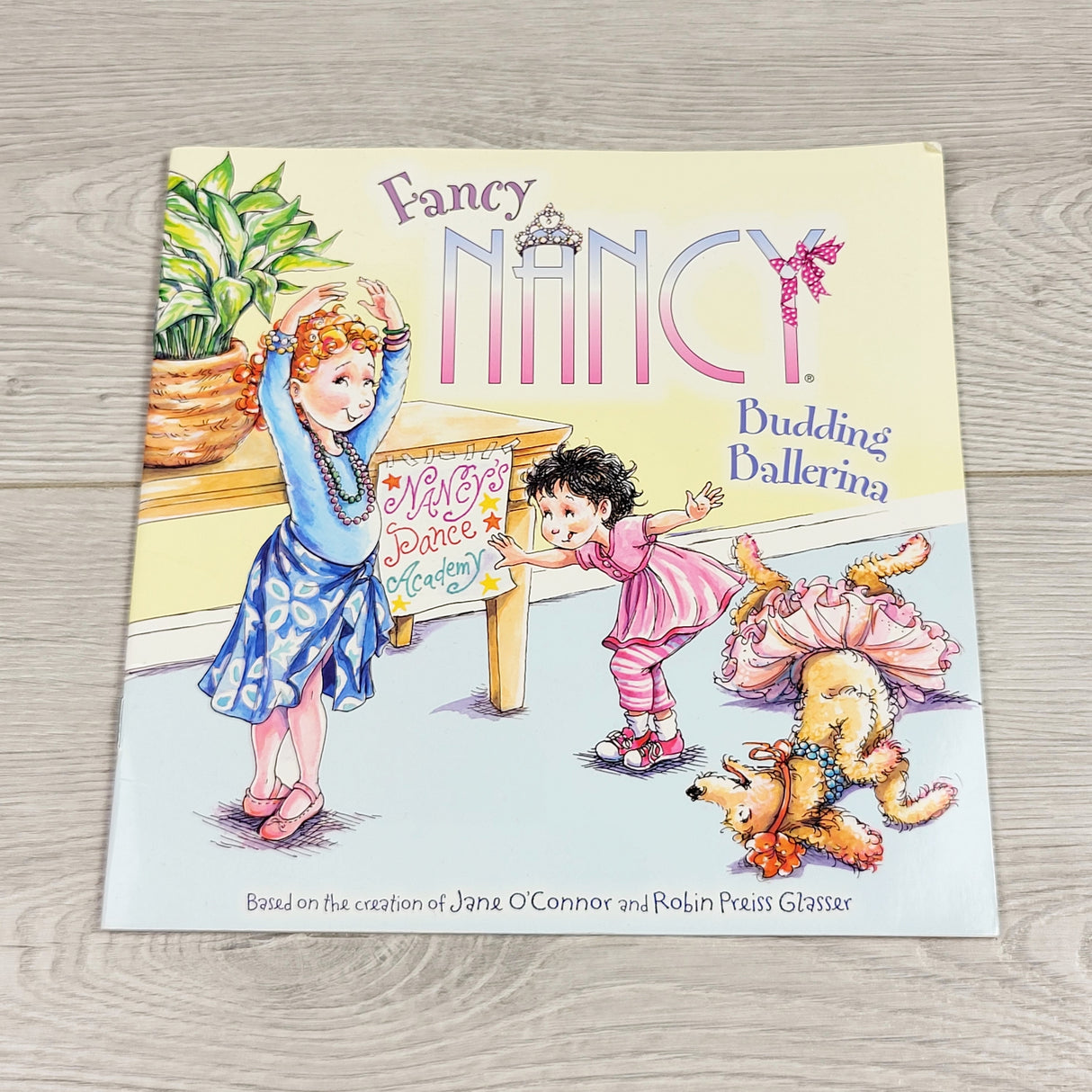 GFST2 - Fancy Nancy: Budding Ballerina. Soft cover book