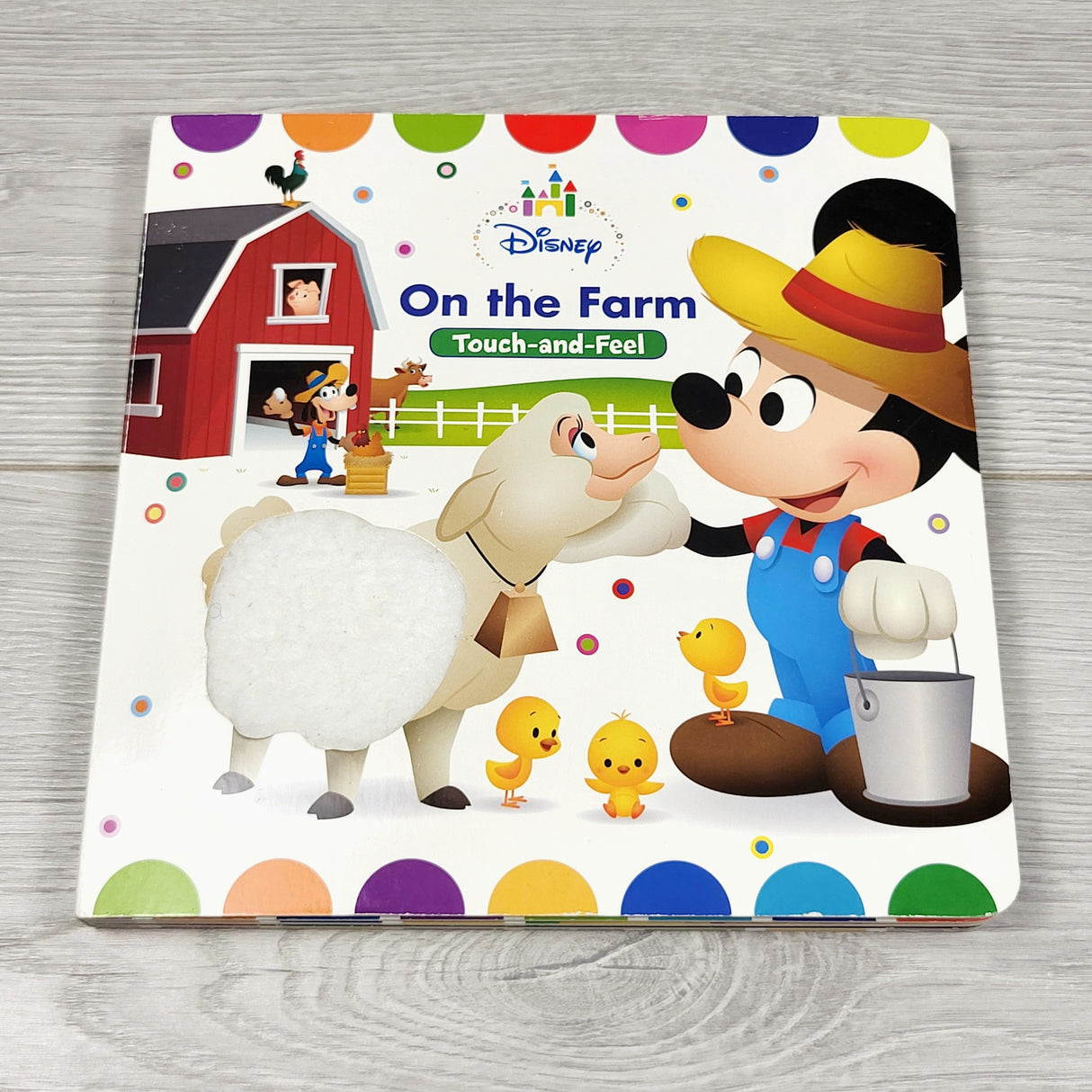 ALTO1 - Disney on the Farm. Touch and feel board book
