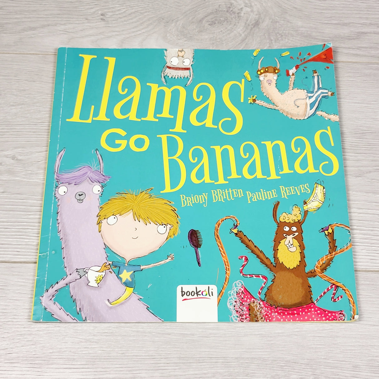 ALTO1 - Llamas Go Bananas. Soft cover book