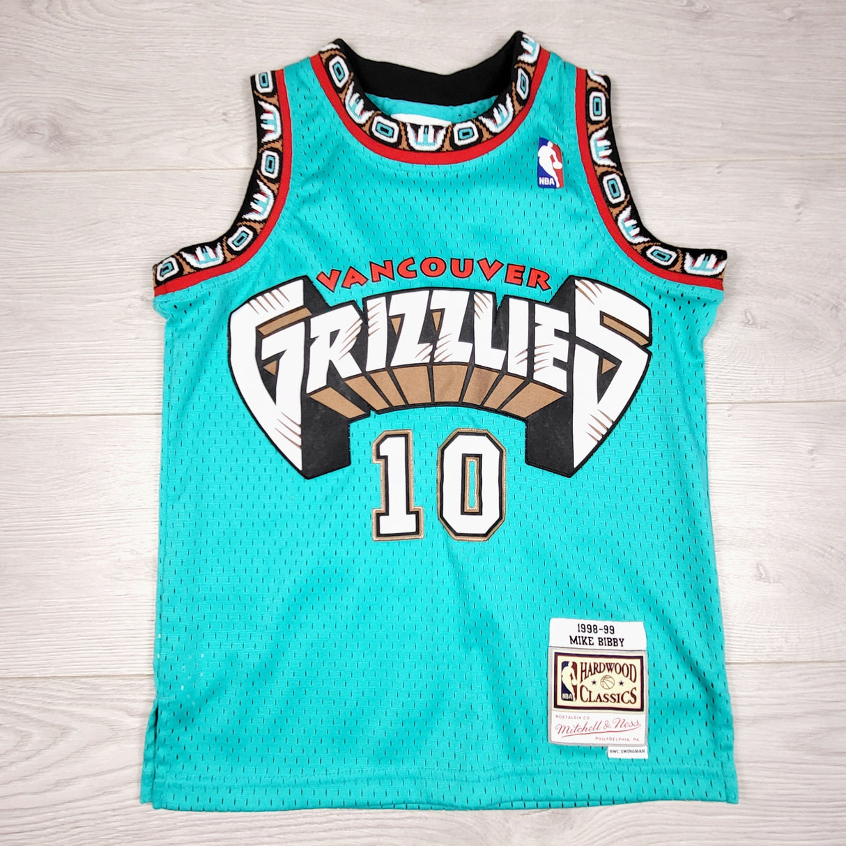 BNG3 - Mitchell and Ness Mike Bibby Vancouver Grizzlies Throwback Jersey. Size 8