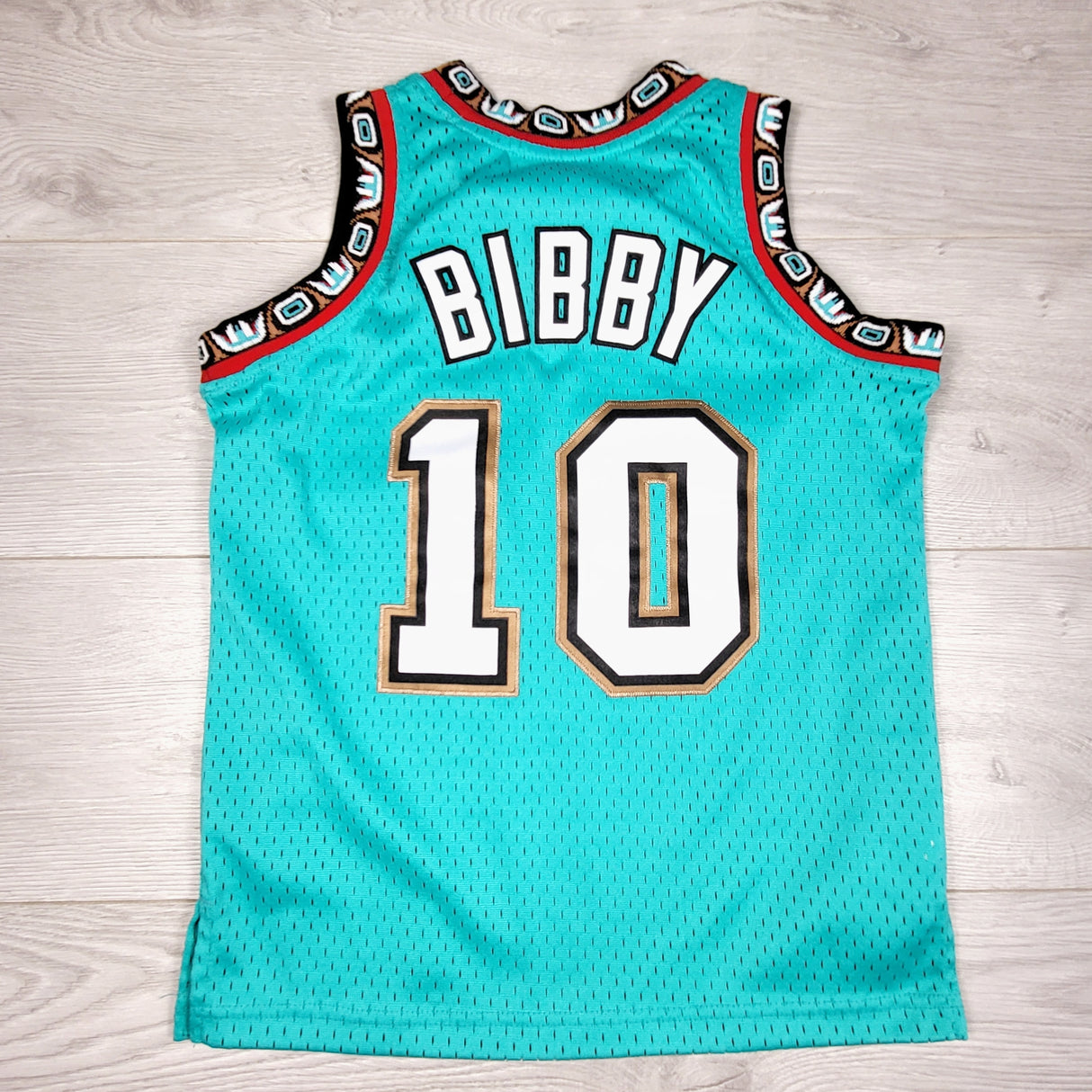 BNG3 - Mitchell and Ness Mike Bibby Vancouver Grizzlies Throwback Jersey. Size 8