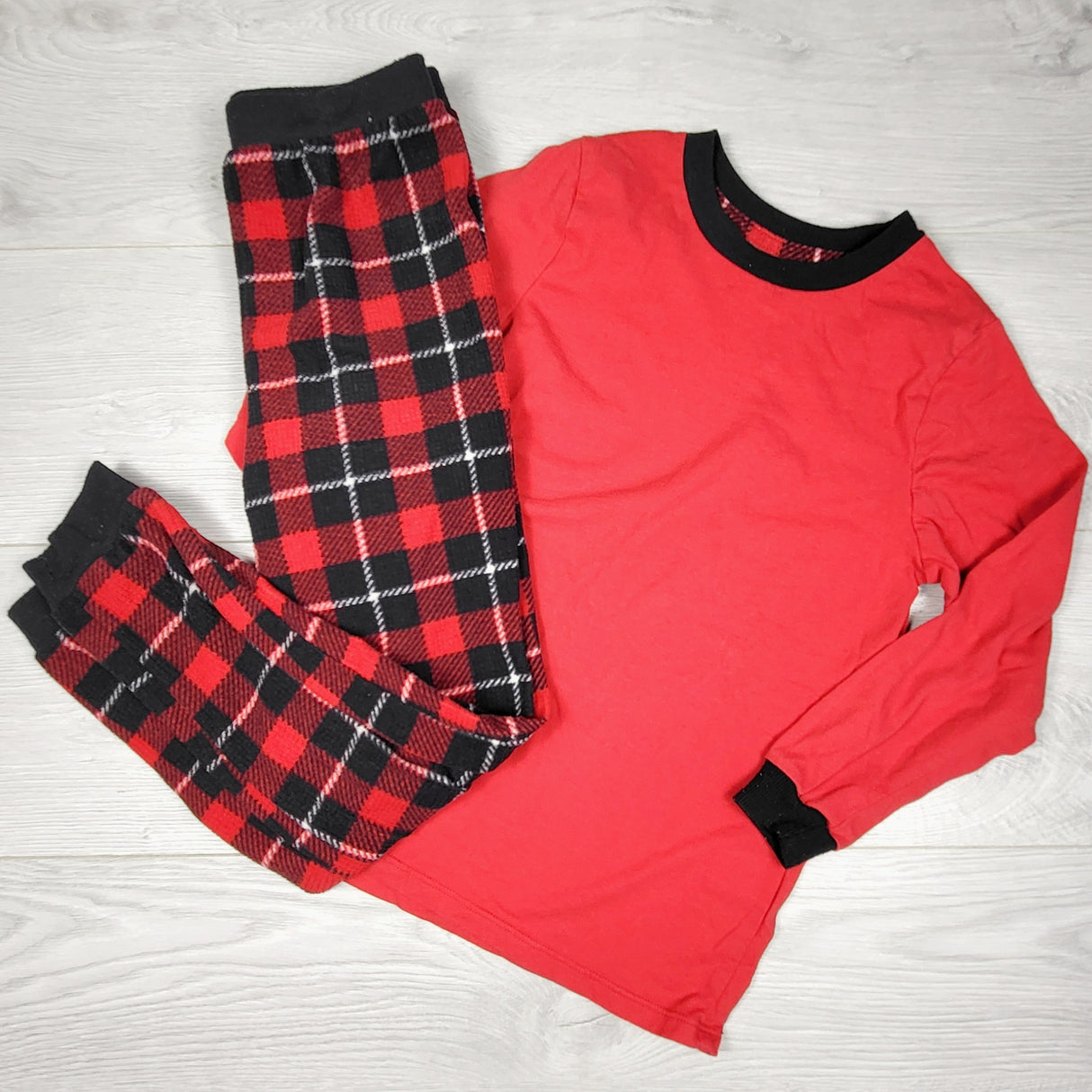 BNG3 - Eddie Bauer black and red plaid 2pc PJs (fleece pants). Size 7/8