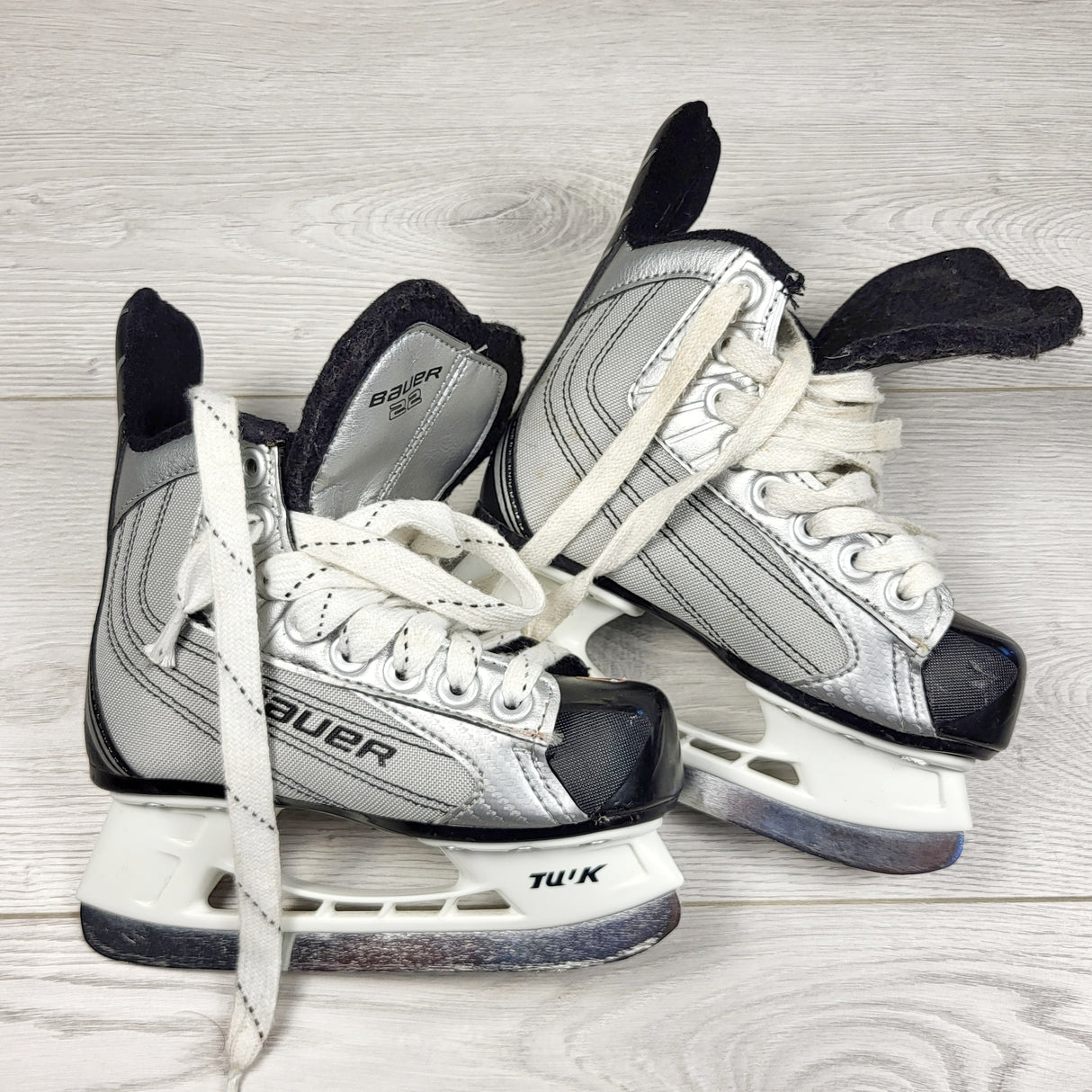 BNG3 - Bauer 22 Hockey Skates. Size 10