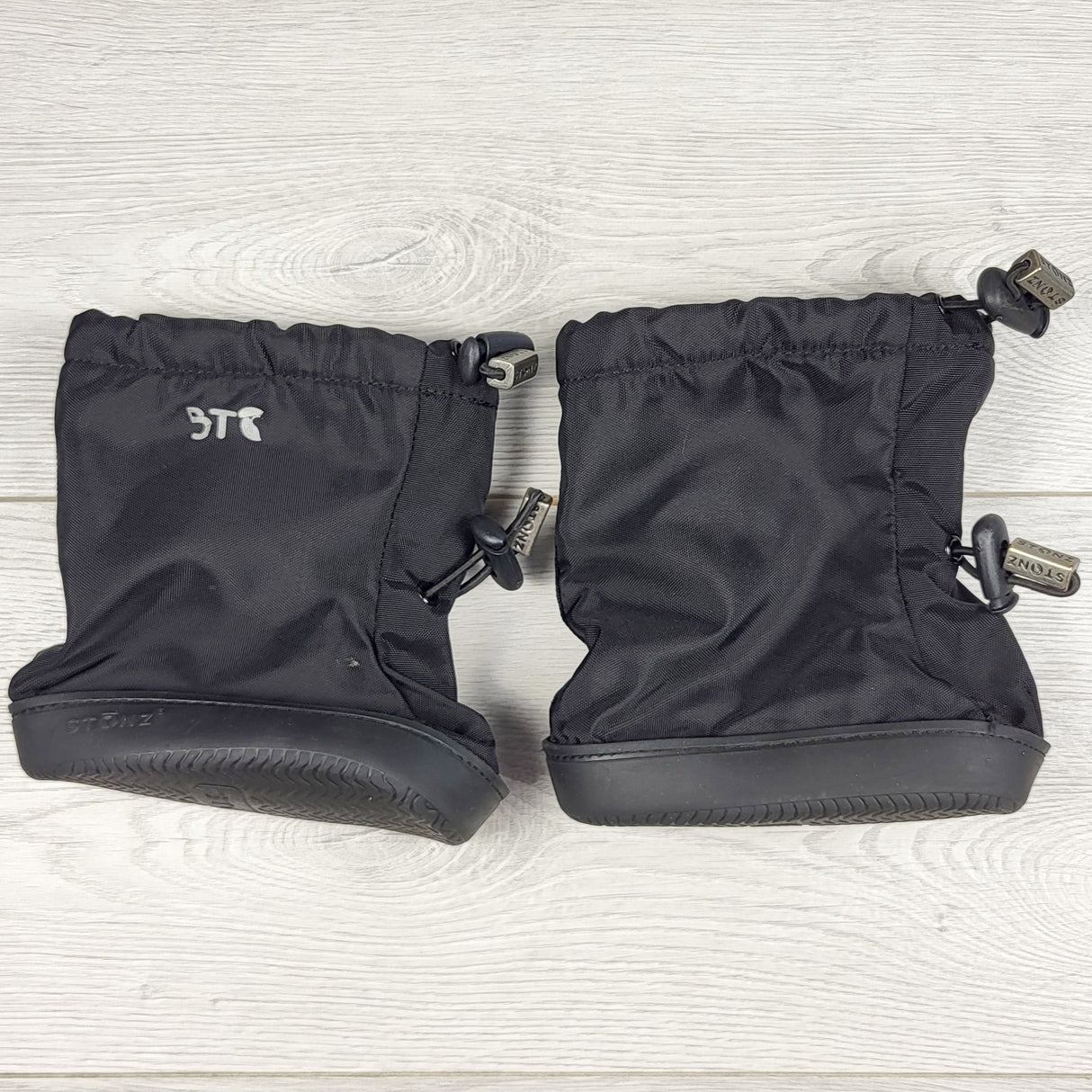 ORW1 - Stonz waterproof booties. Size medium (6-18 months)
