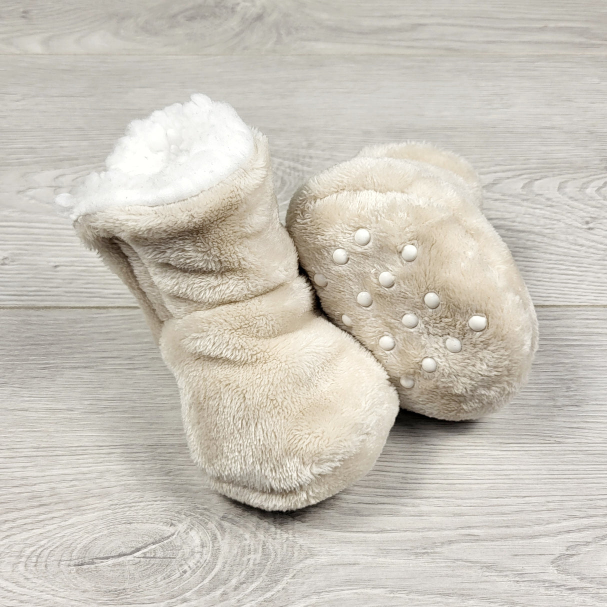 ORW1 - Plush booties with sherpa lining. Size ike 0-6 months