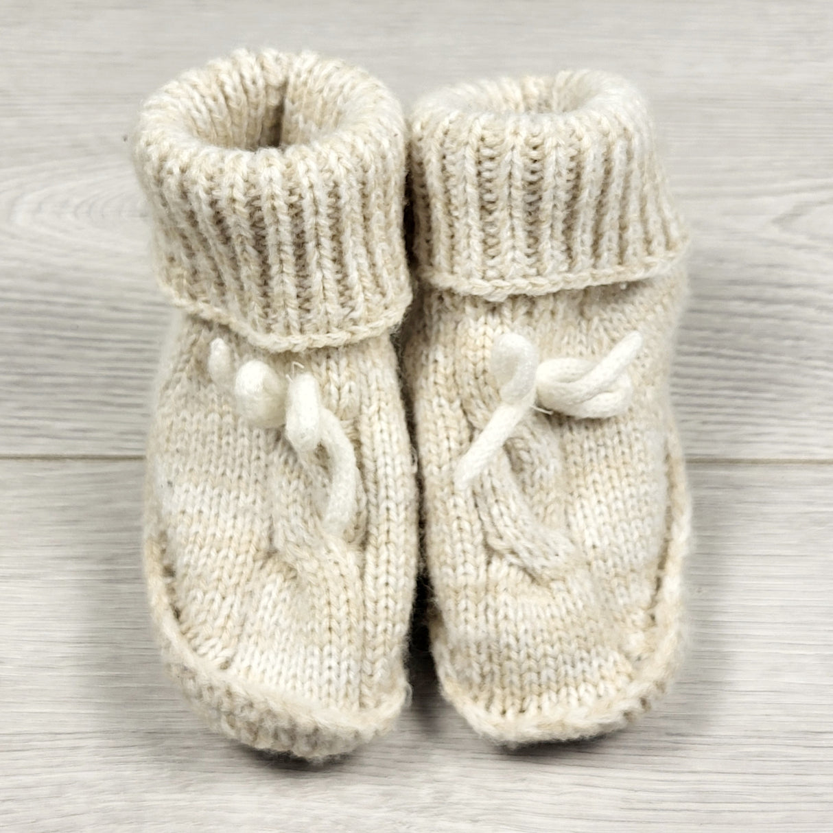 ORW1 - Handknit booties. Approx 0-6 months