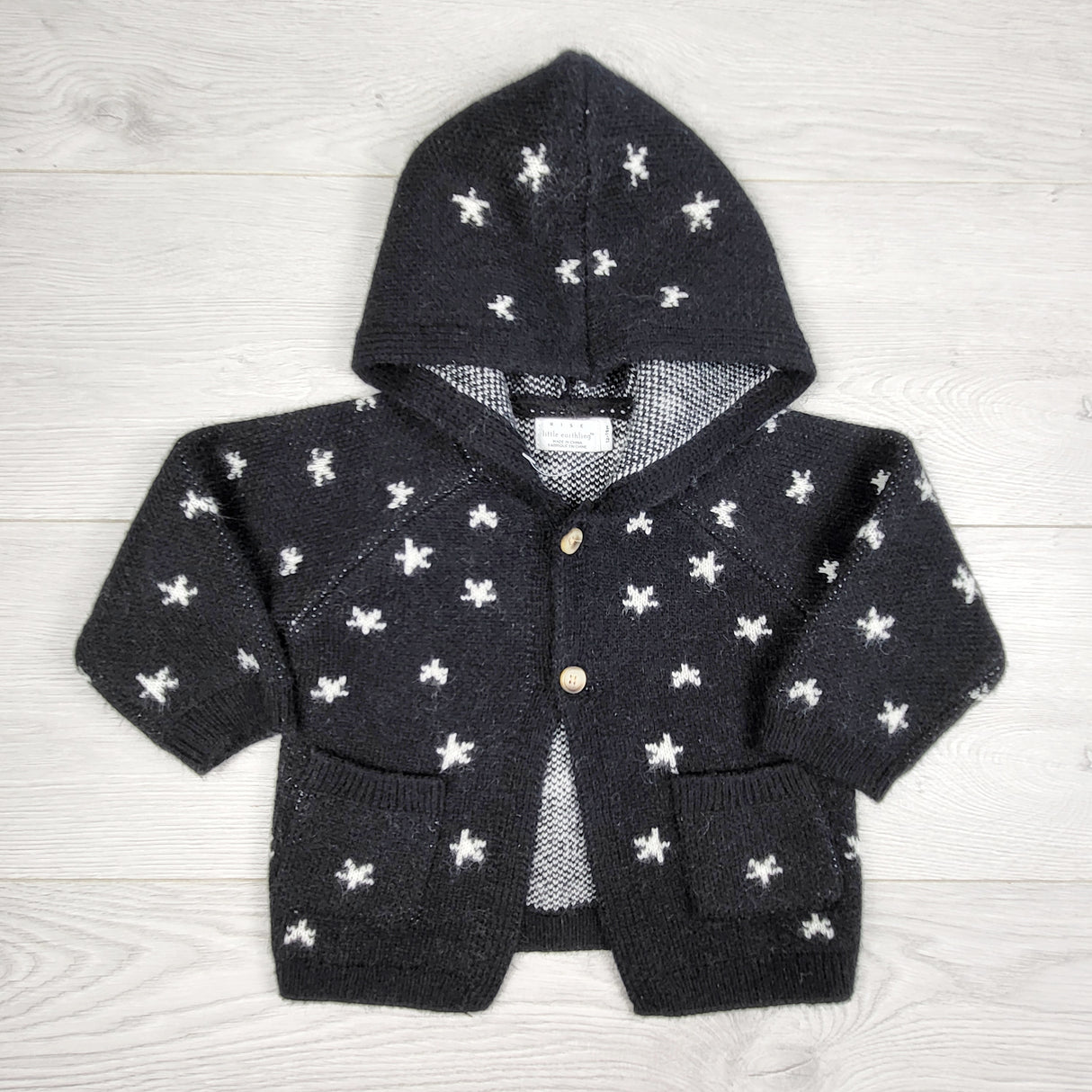 ORW1 - Rise Little Earthing black hooded star sweater. Size 18-24 months 🍁