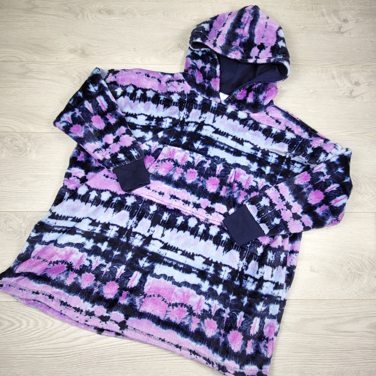 LHEP1 - Children's Place navy tie dye style plush hooded nightgown. Size XS/S (4-6 Years)