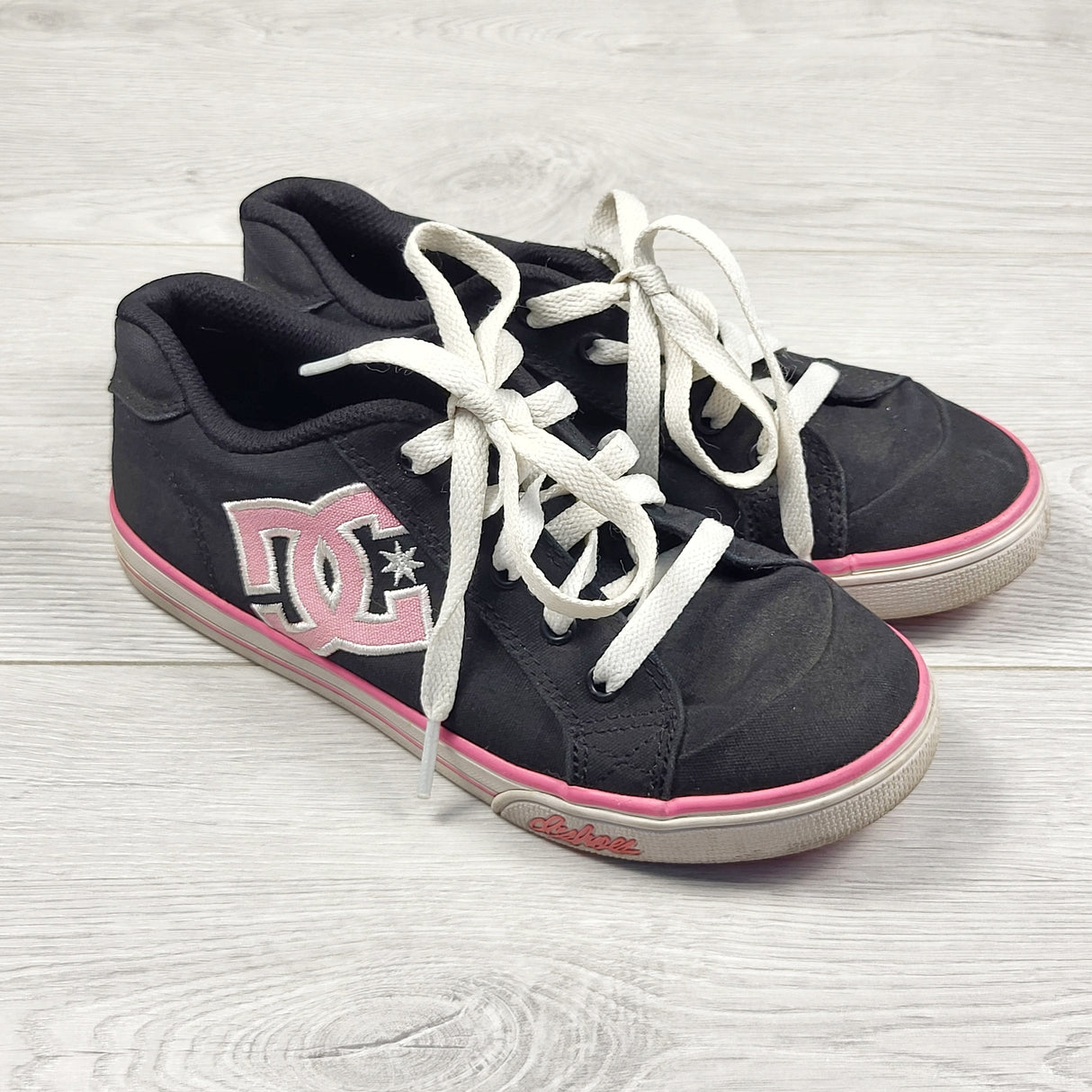 DJAS1 - DC black and pink sneakers. Youth size 3
