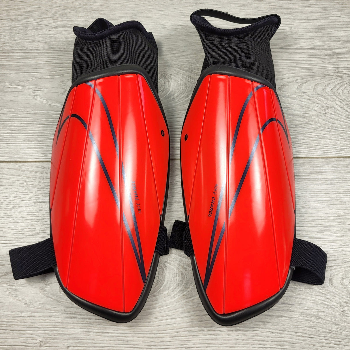 DJAS1 - Nike Charge shin guards. ADULT medium