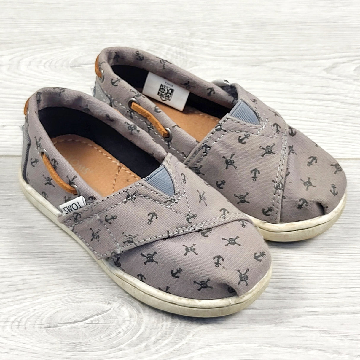 APPL1 - Toms grey slip on canvas shoes. Size 6
