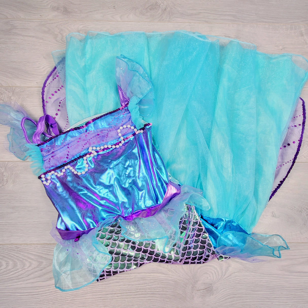 APPL1 - Mermaid costume. Approx 6-8 Years