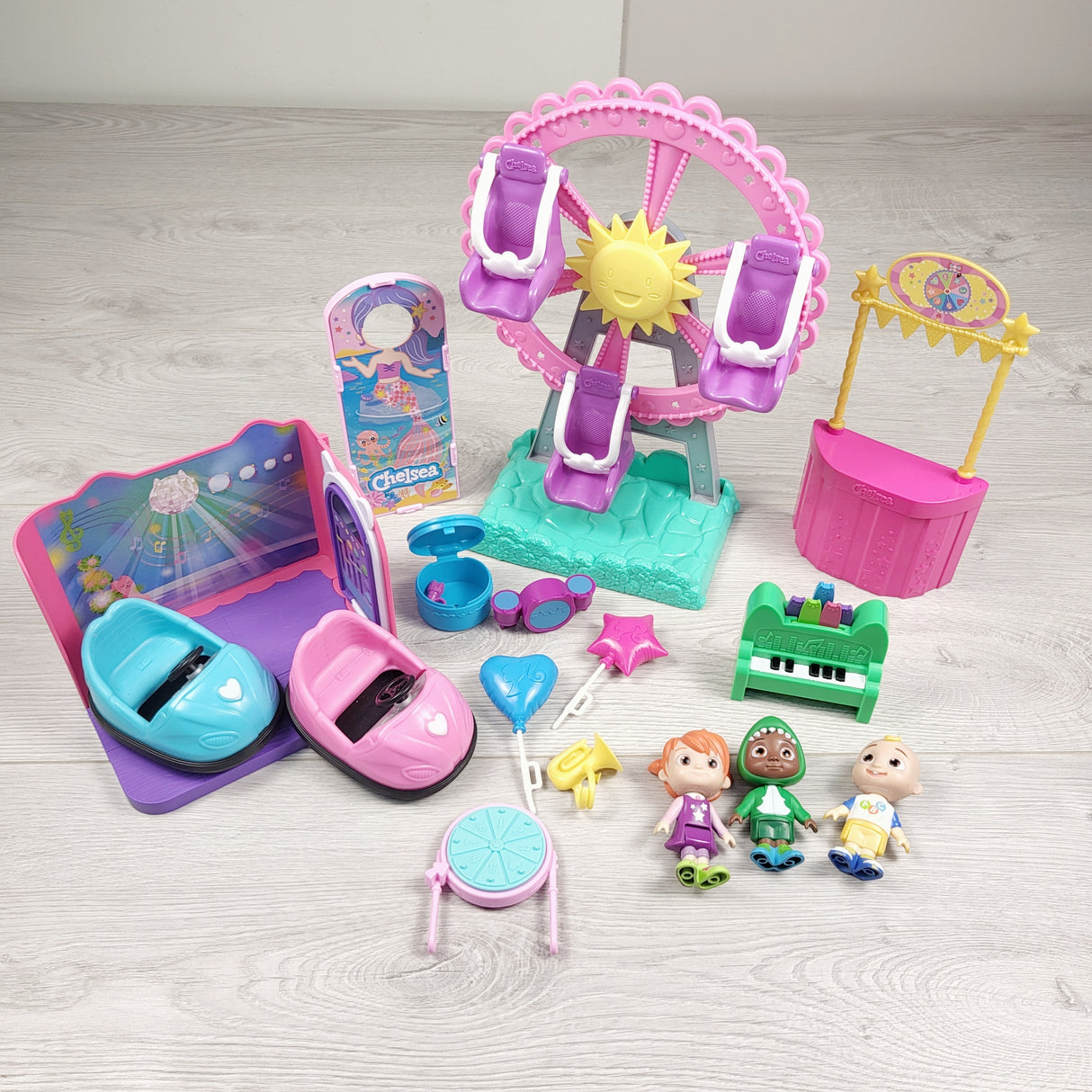 APPL1 - Barbie Club Chelsea Doll and Carnival Playset.