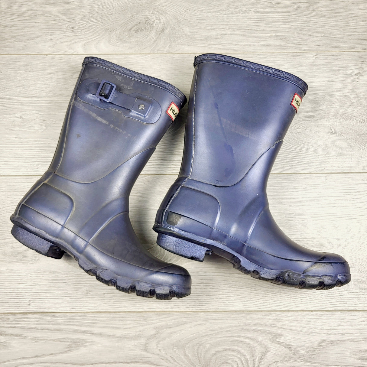 CMRD11 - Hunter rain boots. Youth size 5 (UK size 4)