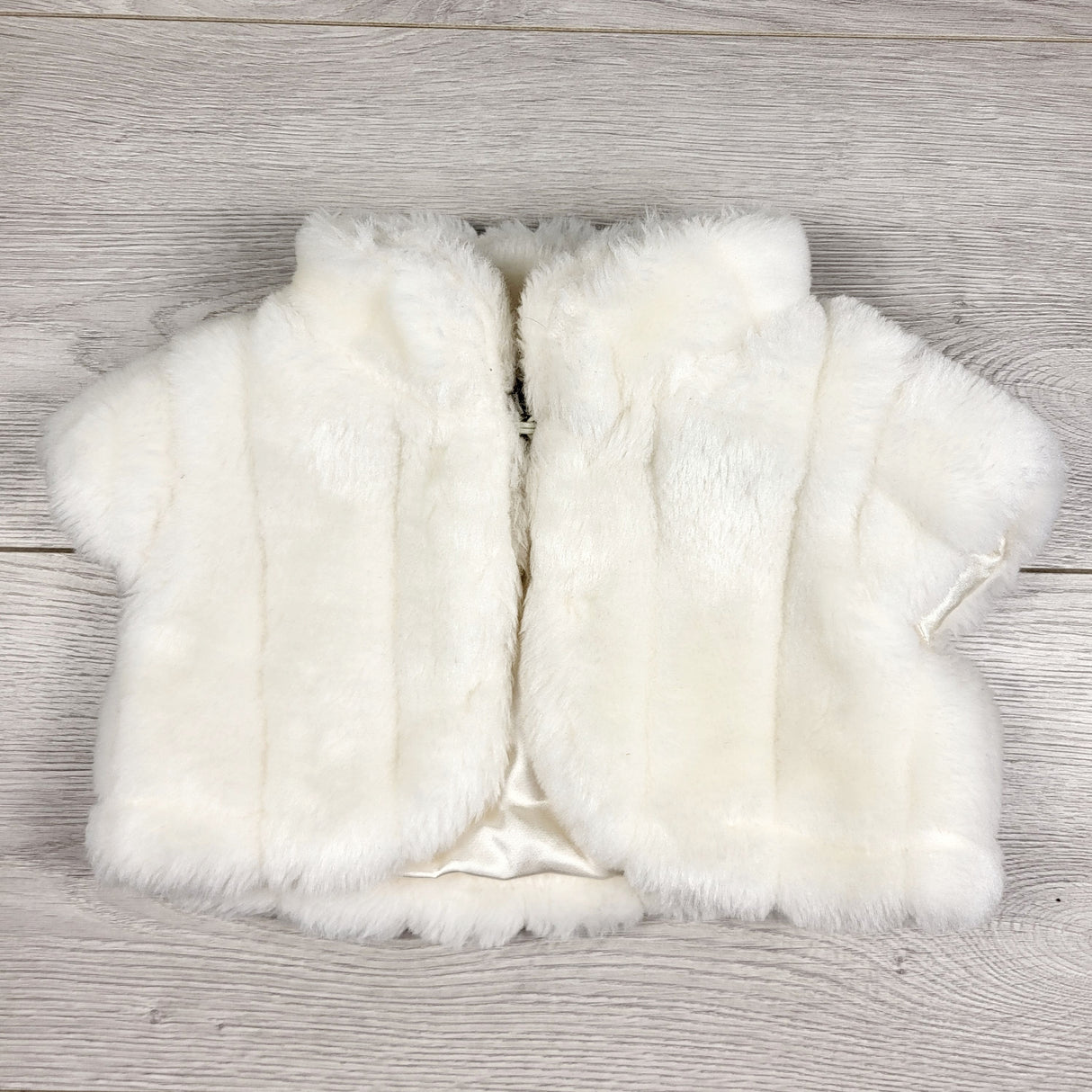 JEPR1 - Children's Place white faux fur shrug. Size 18 months