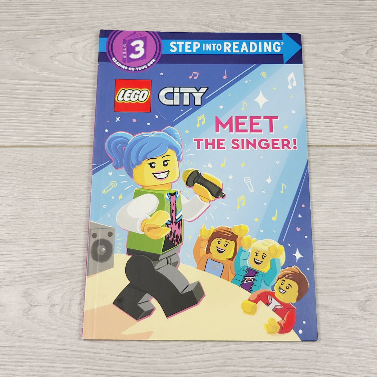 ESZ1 - LEGO City: Meet the Singer. Soft cover early reader book