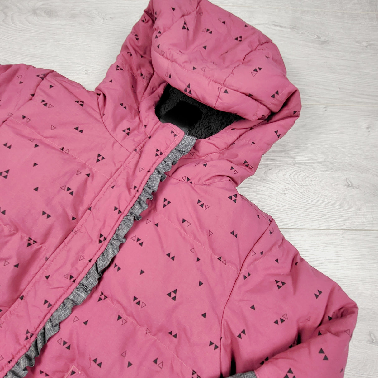 ESZ1 - Peekaboo Beans pink patterned sherpa lined hooded winter coat. Size 6 🍁