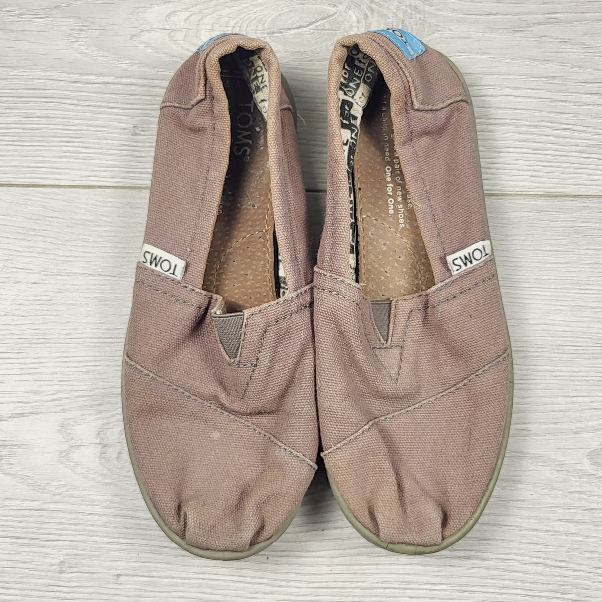 KBRD1 - Toms light brown shoes. Youth size 1