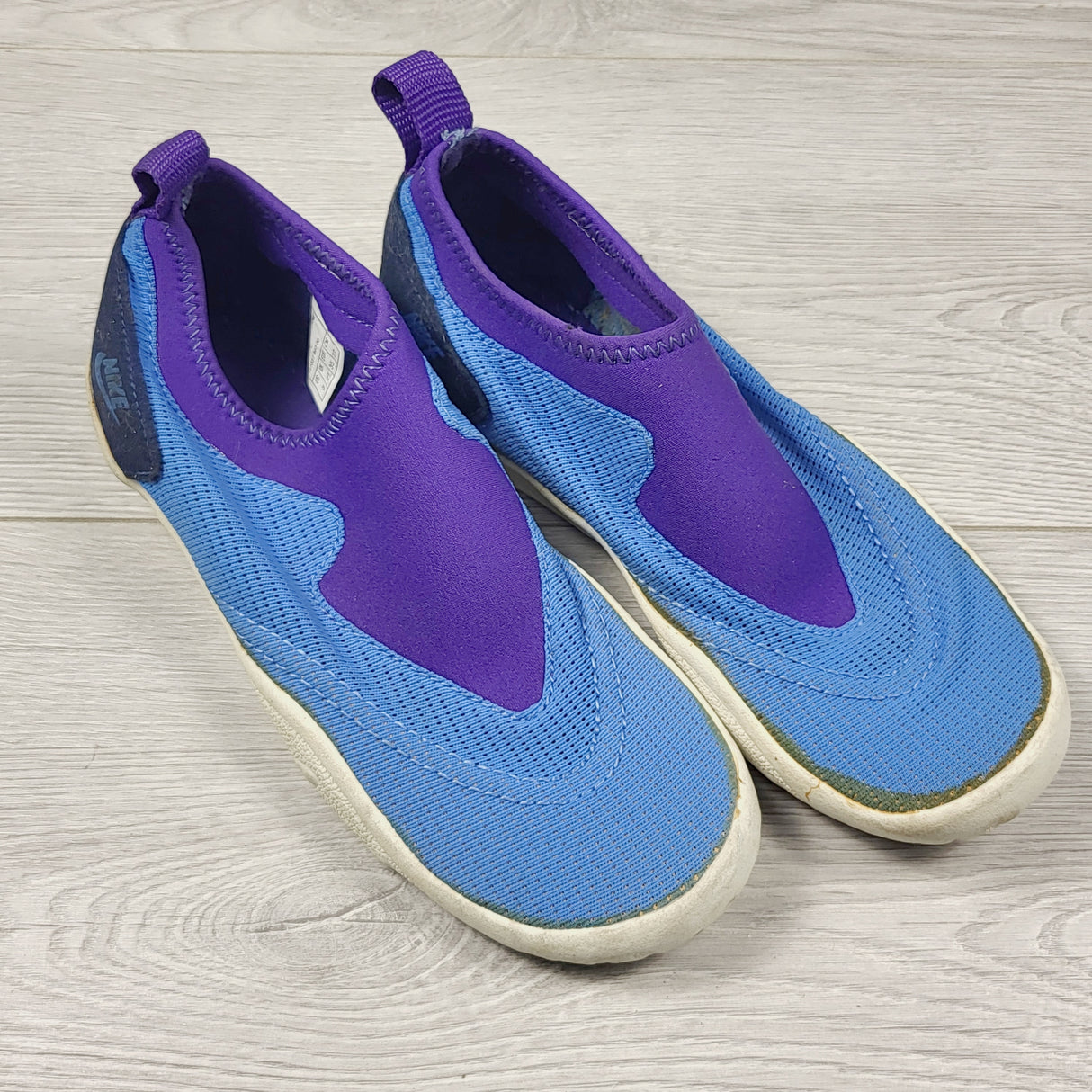 KBRD1 - Nike blue and purple water / beach shoes. Youth size 3