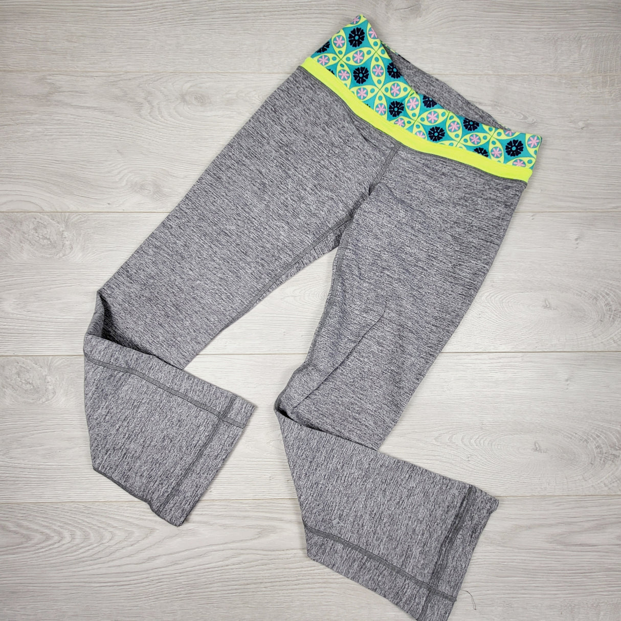 KBRD1 - Ivivva (Lululemon) grey leggings with floral waistband. Size 12 🍁