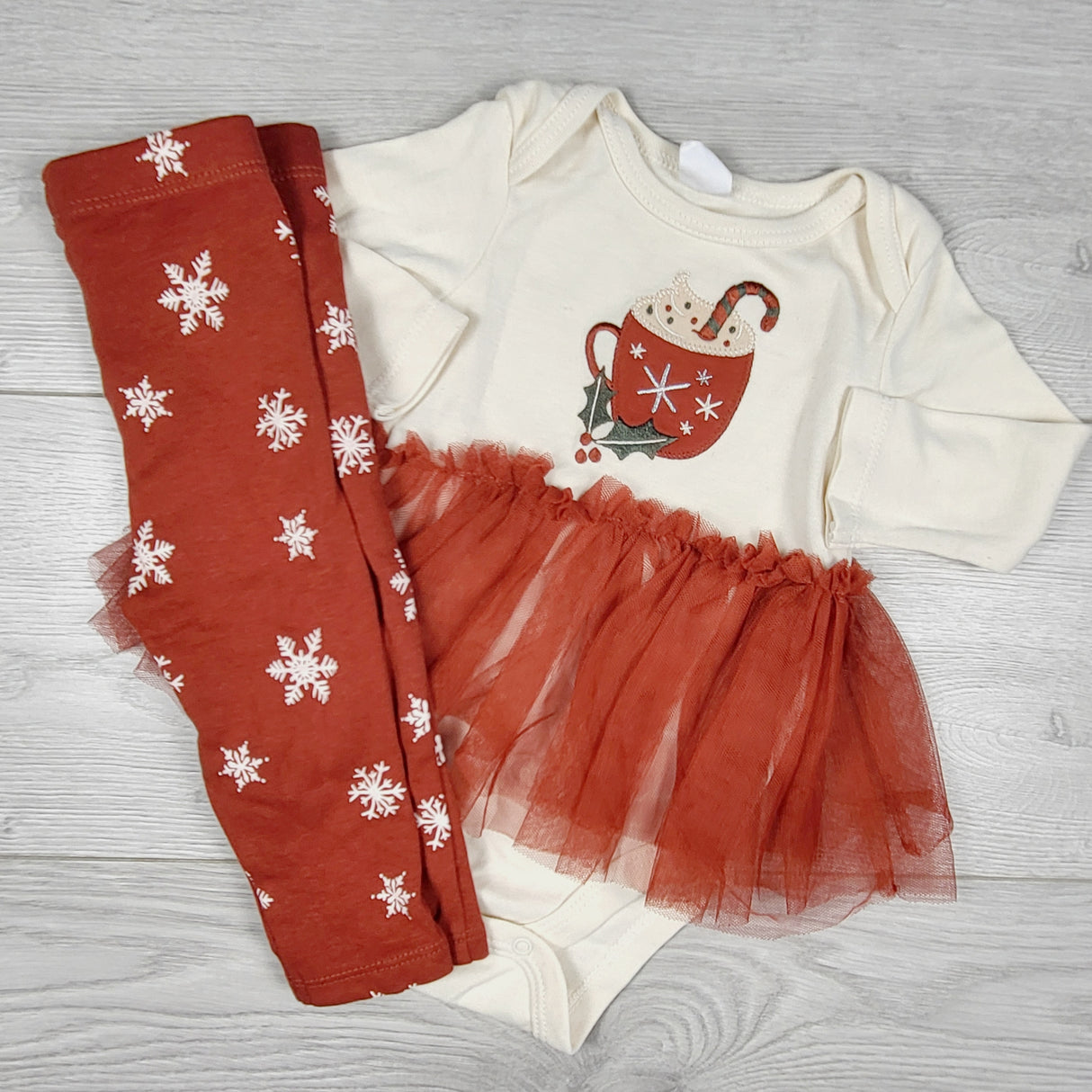 JEPR3 - PL Baby 2pc set with snowflakes and hot chocolate. Size 6 months 🍁