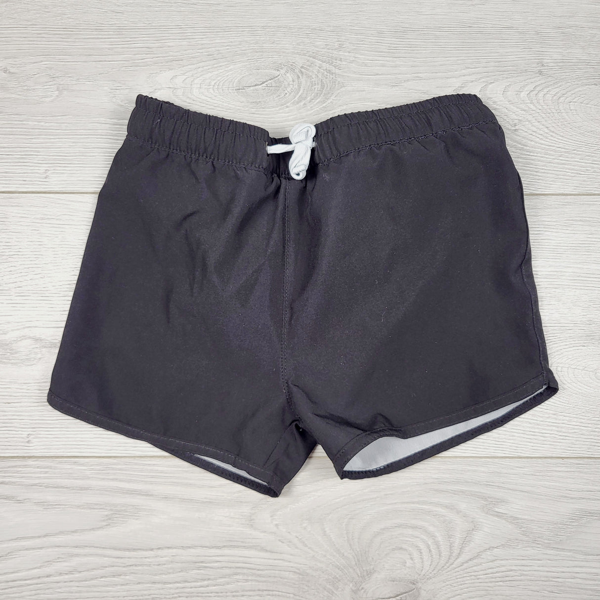 KLJ1 - Honeysuckle Swim Co. black swim trunks. Size 6/7 🍁