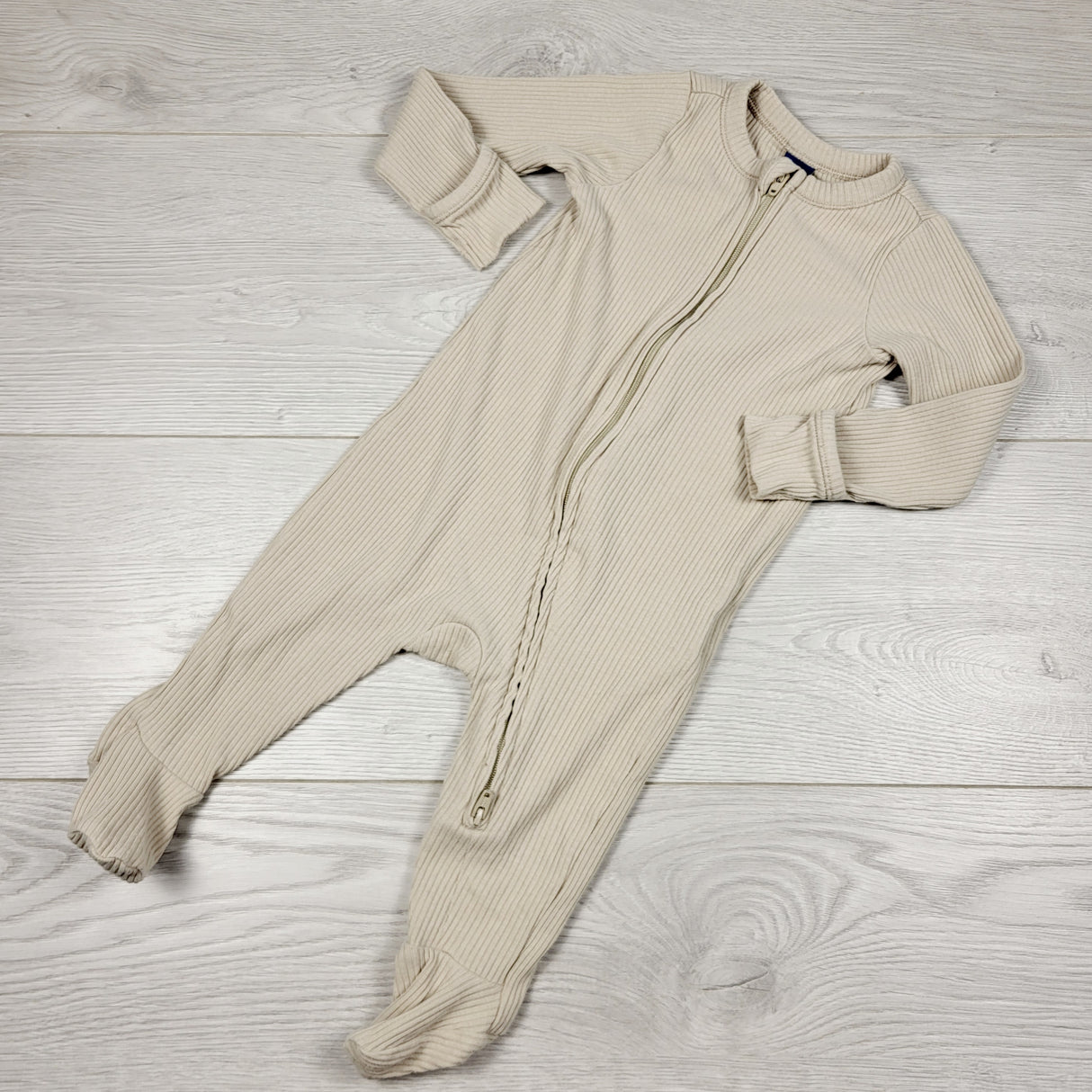 KLJ1 - Old Navy beige ribbed zippered cotton sleeper. Size 3-6 months