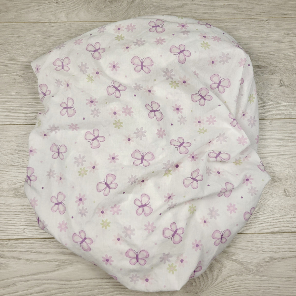 KLJ1 - White and purple fitted crib sheet with butterflies