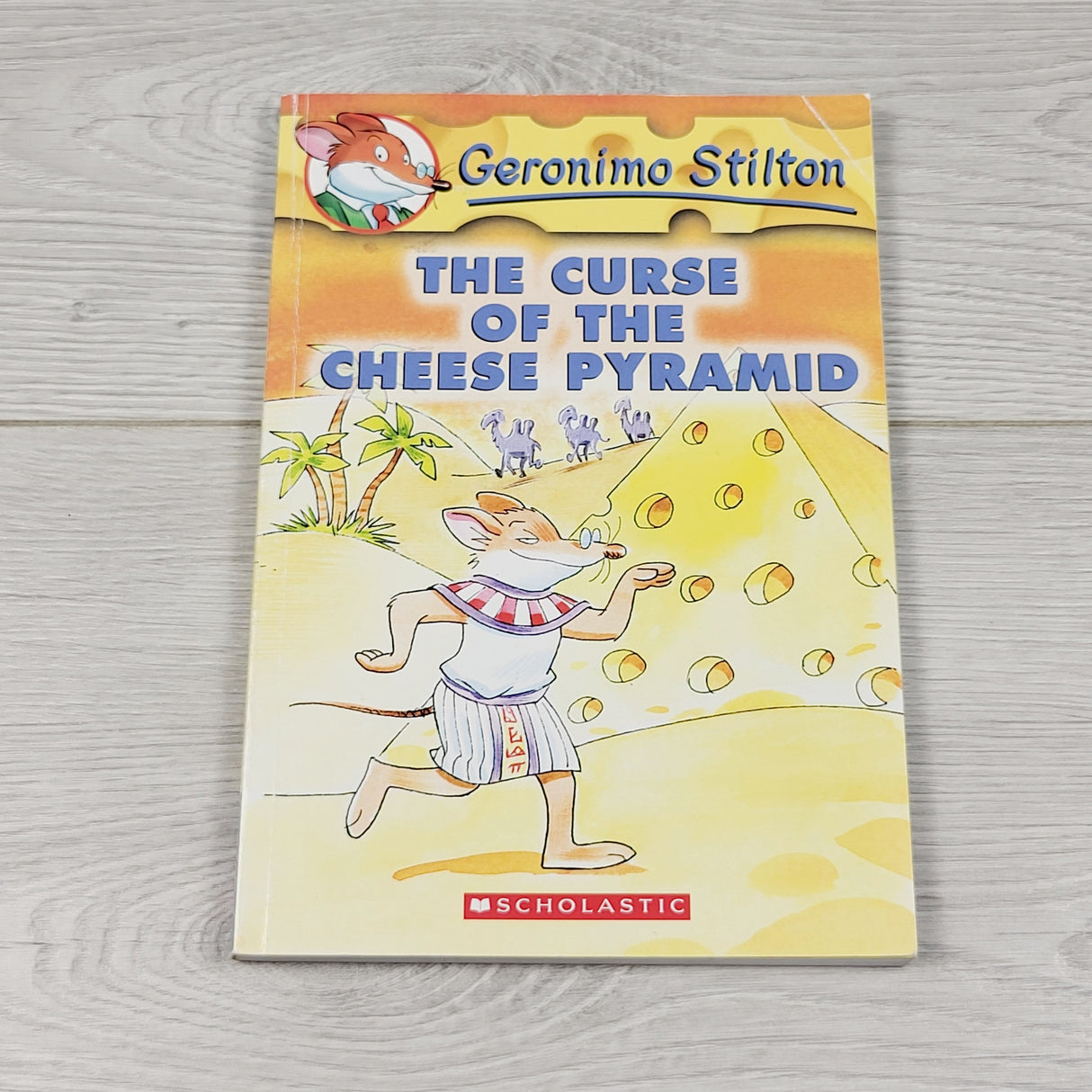 KLJ1 - Geronimo Stilton: The Curse of the Cheese Pyramid. Soft cover chapter book