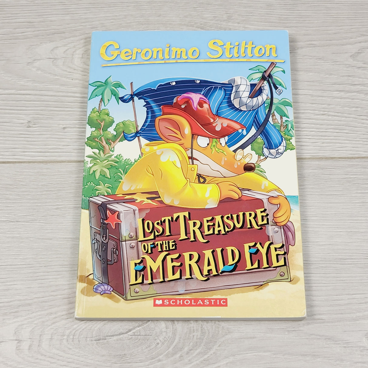 KLJ1 - Geronimo Stilton: Lost Treasure of the Emerald Eye. Soft cover chapter book