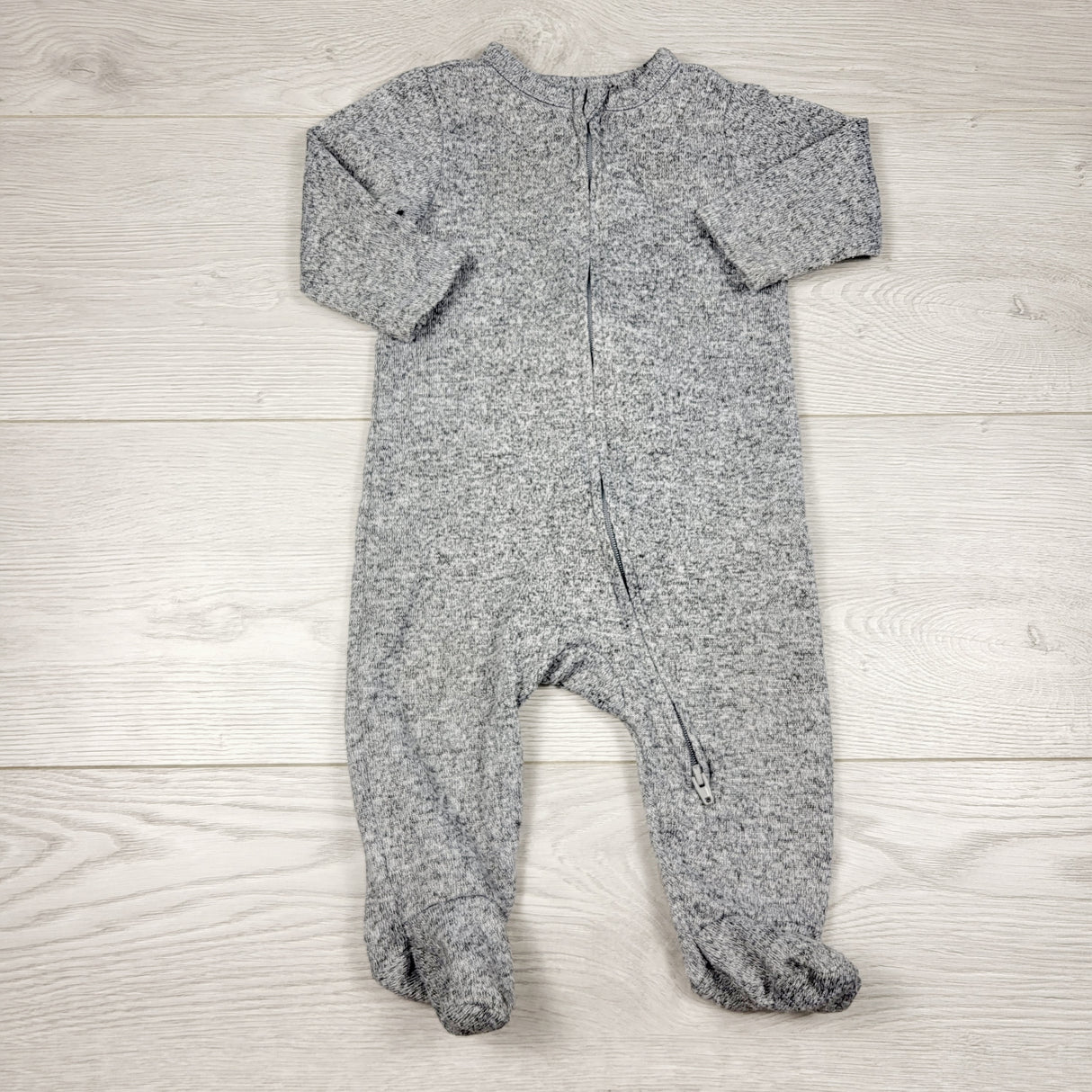 RBEN1 - Old Navy grey knit zippered sleeper. Size 3-6 months