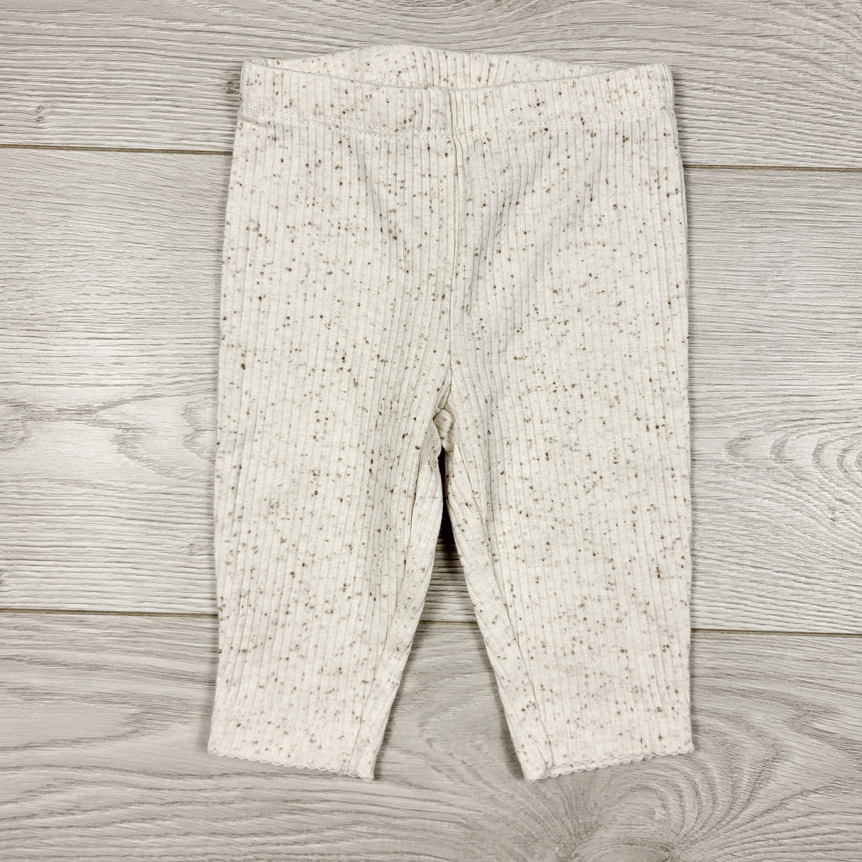 RBEN1 - Carters white speckled ribbed leggings. Size 3 months